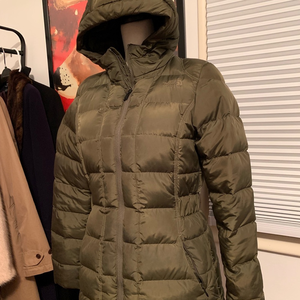 THE NORTH FACE COAT. 550 filled. Size small
